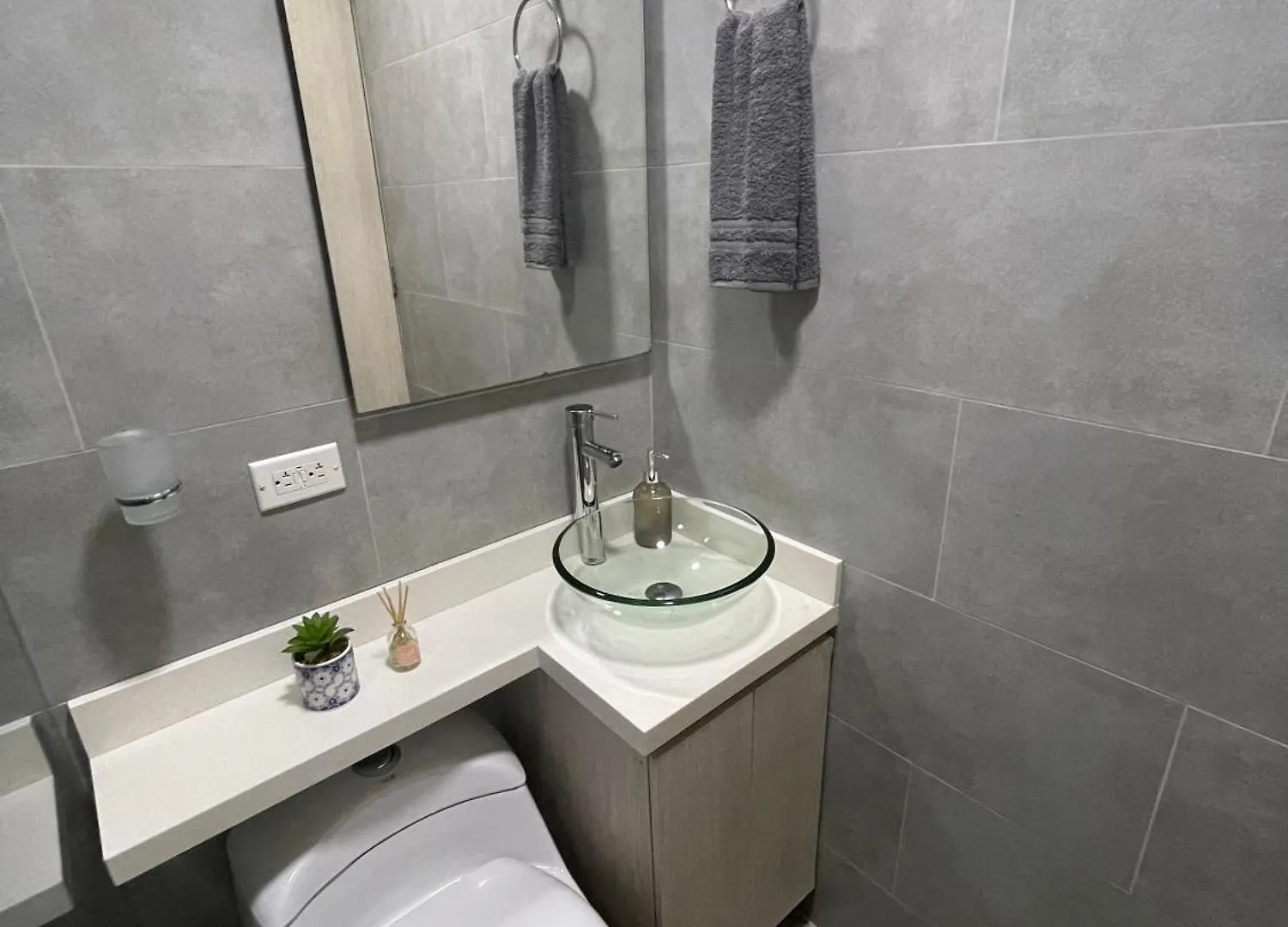 Apartamento En Laureles Con Aire Acondicionado Medellin 0*,  Colombia
