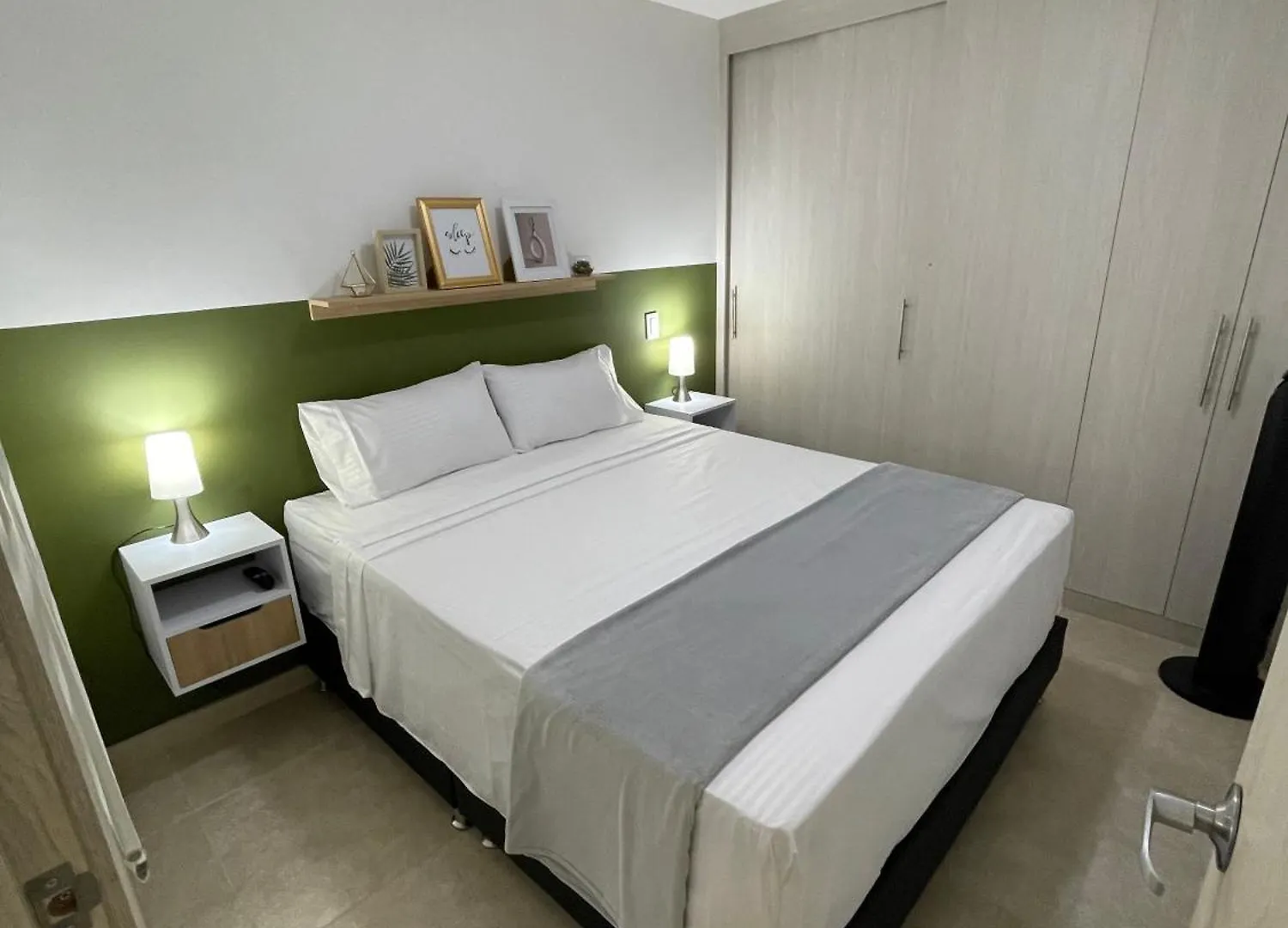 Apartamento En Laureles Con Aire Acondicionado Medellin Apartment